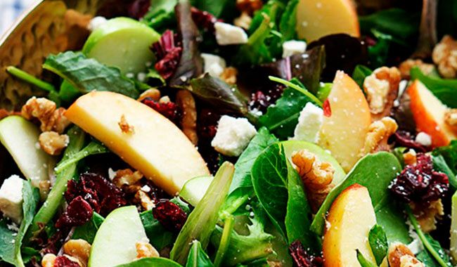 Sumate a las ensaladas con frutas